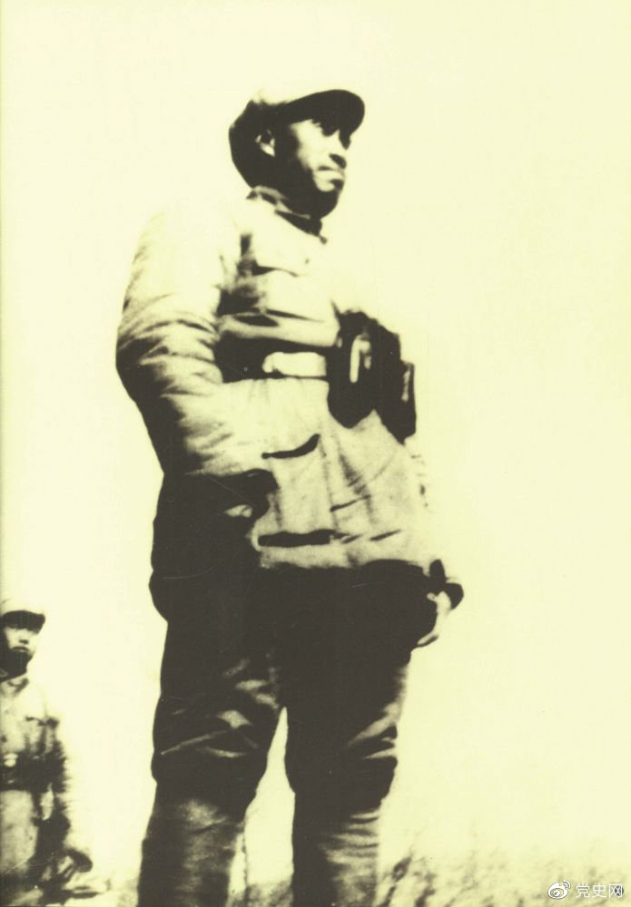 1937年9月至1940年5月,朱德指挥八路军在华北广泛开展游击战争,放手发动群众,创建抗日根据地。图为朱德在华北前线。